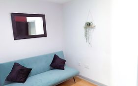 Lovely, Cosy & Central 3 Bed House Near Station